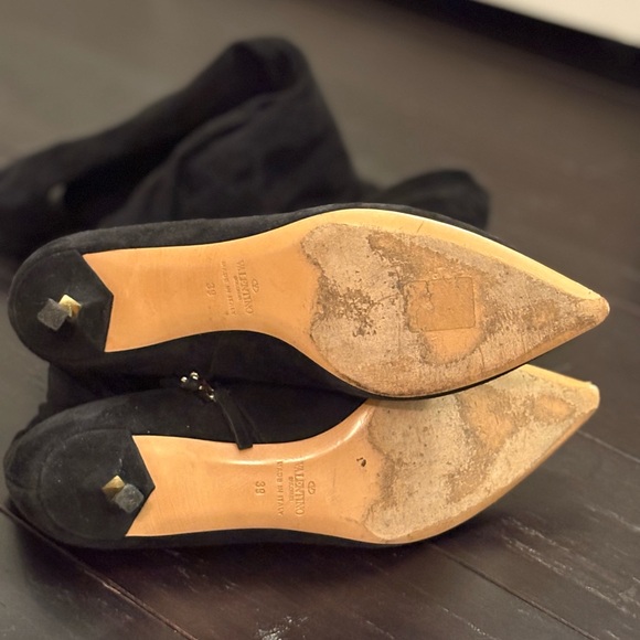 Valentino Garavani Black Over-the-Knee Suede Boots, size 39. - Picture 4 of 15